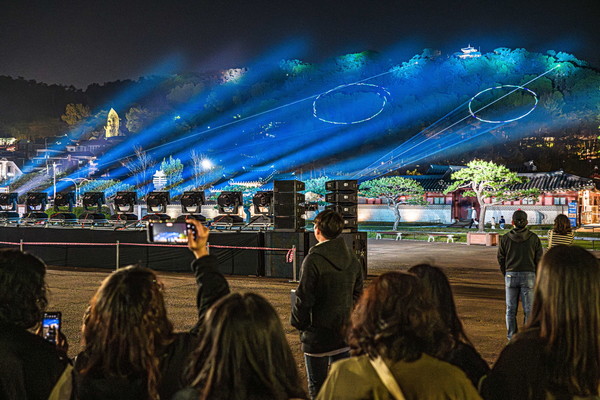 화성행궁 야간개장 모습.