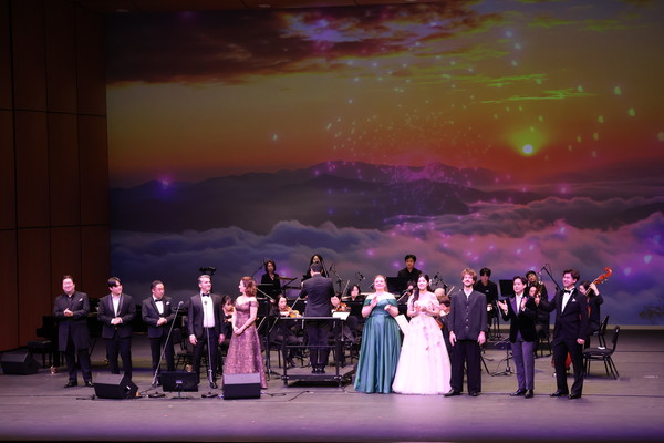 10월 3일 공연에 참가한 국내·외 성악가들의 무대 모습 @당진시