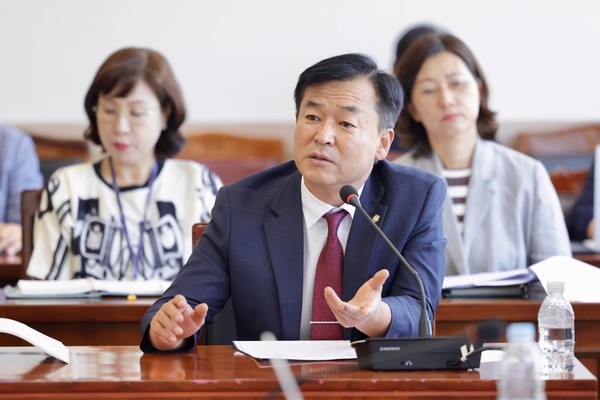 천안시 의회 강성기 의원이 5분 발언을 하고 있다. @뉴스코리아 김현미 기자