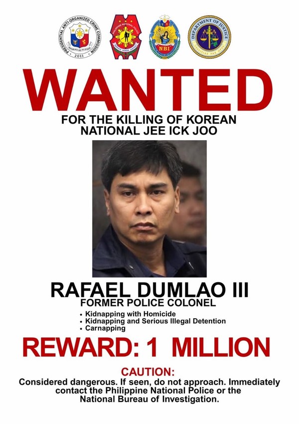 필리핀 당국은 2016년 지익주 피살사건의 주범 rafael dumlao 체포를 위한 현상금 200만 페소(포스터에는 100만 페소로 기재되어있으니 이후 상향 조치)를 공고했다. @주필리핀 대한민국대사관