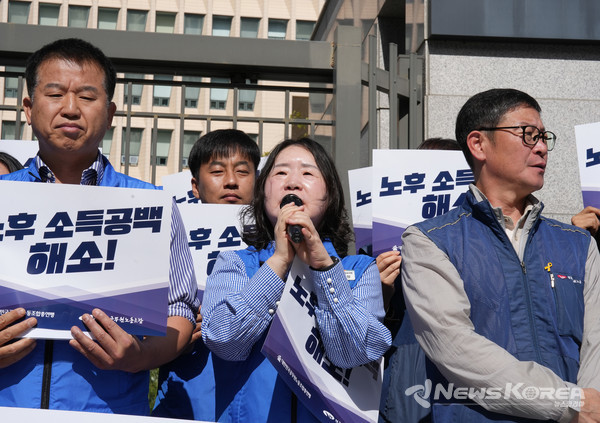 공노총이 15일 정부세종청사 인사혁신처 앞에서 기자회견을 열었다. @뉴스코리아 최신 기자