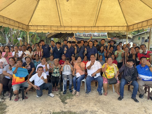 다비치 경남지부 보홀에서 돋보기 및 생필품 나눔행사 @뉴스코리아 이재숭 특파원