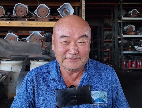 하와이의 '아이디어 헌터' 폴 신(Paul Cynn) 대표. 평생 세상을 이롭게 하는 아이디어를 기획하고 현실화하기 위해 고군분투해왔다. 최근 와이키키 초입에 자리한 '알라 와이 운하(Ala Wai Canal)'의 홍수조절 및 수질개선 아이디어를 정책화하기 위해 현지 방송 인터뷰 및 1인 시위를 전개했다. @뉴스코리아 김찬훈 특파원