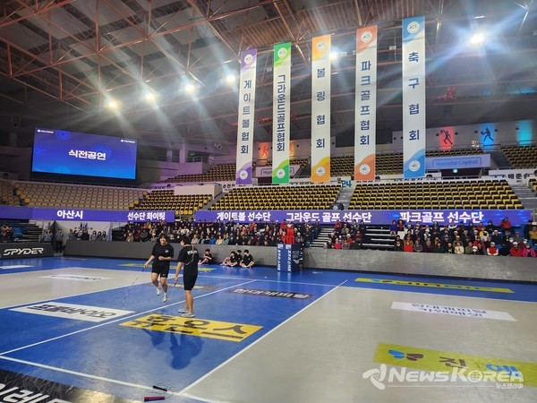 ‘2025 천안·아산 생활체육 교류전’이 8일 오전 10시 천안 유관순체육관에서 성황리에 열렸다. @뉴스코리아 최신 기자