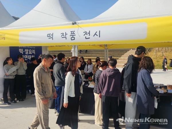떡 작품 전시 부스 @뉴스코리아 김현미 기자