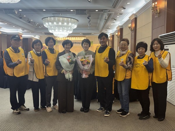 협력단체인 적십자사 희망더하기와 함께 기념 촬영 @뉴스코리아 문소연 기자