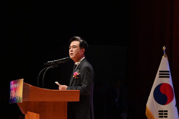 김태흠 충남도지사 환영사김태흠 충남도지사가 도내 건설산업의 발전 방향과 기술인 역량 강화를 강조하고 있다.@충청남도