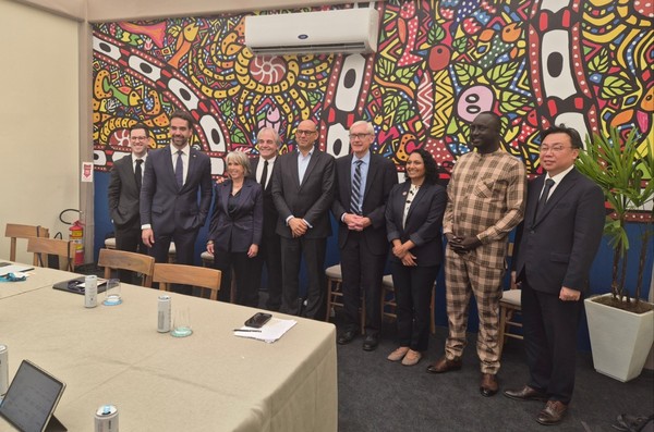 COP30 지역 지도자 포럼 참석 – 브라질 리우데자네이루에서 열린 COP30 지역 지도자 포럼에 참석한 김영명 충남도 환경산림국장이 관계자와 기념촬영을 하고 있다. @충청남도