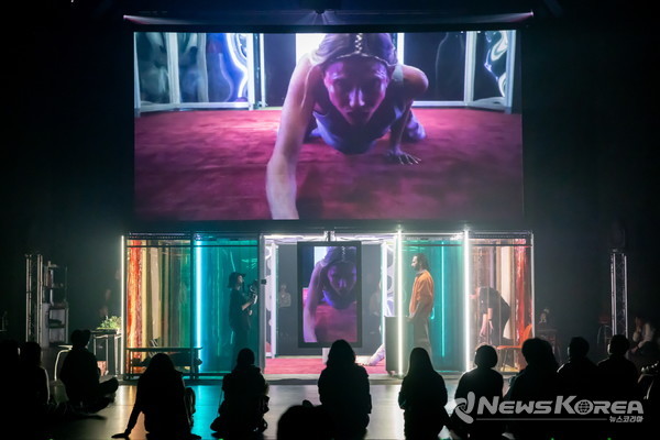 우카시 트바르코프스키 - 디 임플로이 (The Employees) @2025 서울국제공연예술제