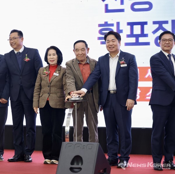 홍성표 아산시의회 의장, 김행금 천안시의회 의장, 오세현 아산시장, 김석필 천안시장 권한대행 부시장이 ‘지방도 624호선 산동~상덕 구간 확포장공사’ 착공식에 참석했다.  @뉴스코리아 김소연 기자