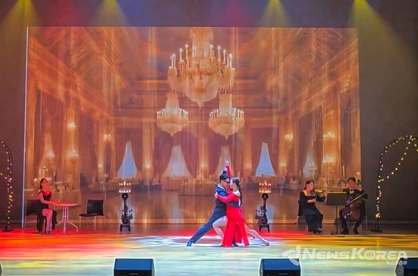 댄스컬 '시간에 기대어'중 한장면 @트렌디댄스컴퍼니