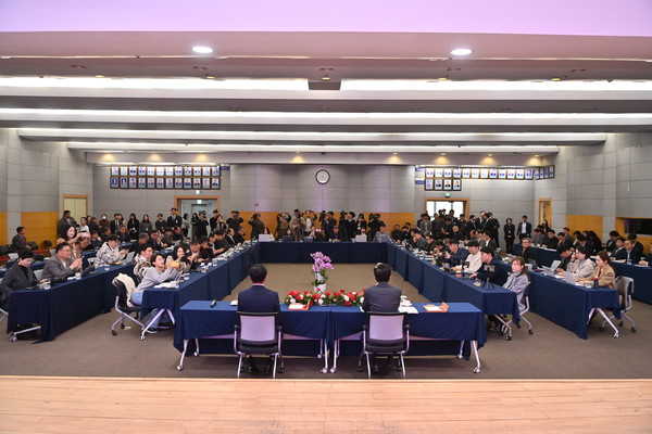 언론인 간담회 현장 전경. 지역 언론 관계자와 도청 간부들이 참석해 도정 주요 이슈를 공유하고 있다. @충청남도