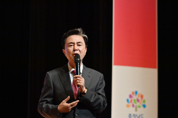 김태흠 충남도지사가 천안시민들에게 도정 비전을 설명하며 질의응답을 하고 있다. @충청남도