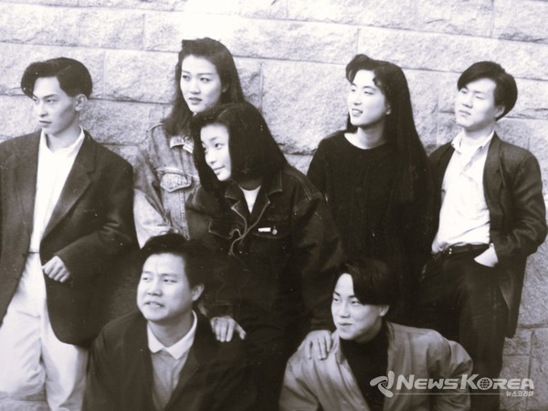 1990년 데뷔한 서정음악 그룹 그림물감 사진 오른쪽 끝이 최신 @뉴스코리아 인물 DB