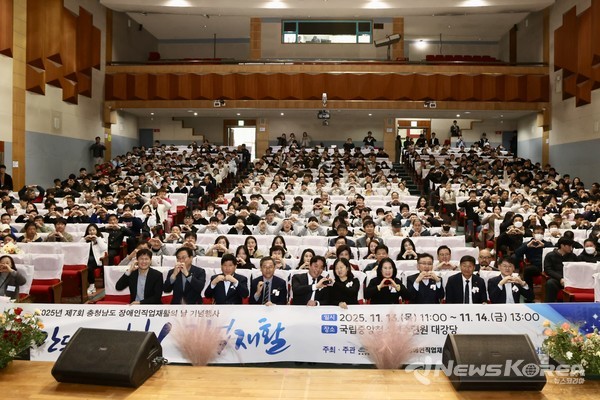 축사를 전하는 김행금 천안시의회 의장 — “장애인과 비장애인이 함께 일하는 사회를 위해 지방정부가 앞장서야 합니다.” @뉴스코리아 김현미 기자