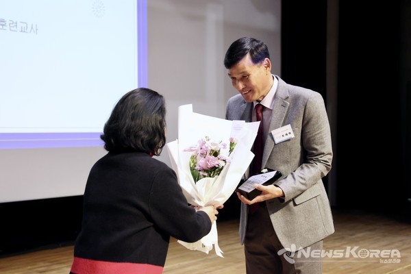 기념사를 전하는 조영재 충청남도장애인직업재활시설협회장. @뉴스코리아 김현미 기자