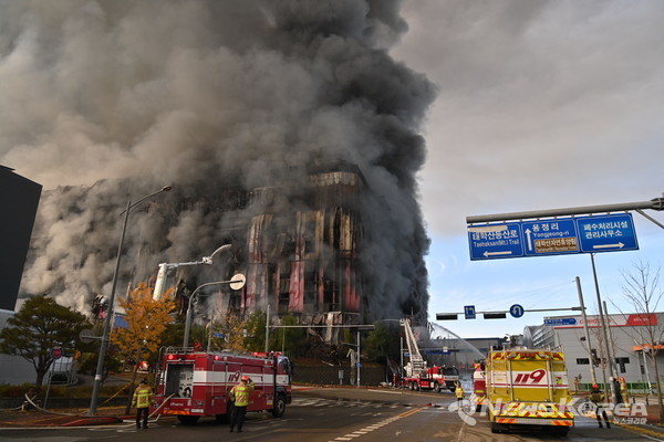 충남 천안시 동남구 풍세산업단지 이랜드패션 물류센터 화재현장 @충청남도