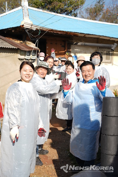 충남희망더하기 북향민협회상임고문이며 국회윤리심사위원회김학민자문위원장이 함께 봉사참여 @뉴스코리아 최신 기자