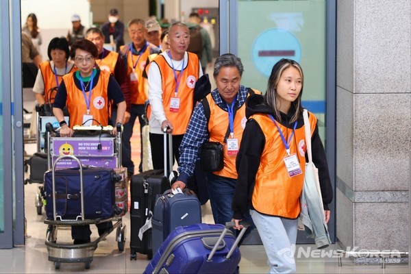 사할린동포 2~3세 영주귀국 조부모, 부모 만나러 방한 @재외동포청