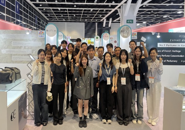 전시회 종료 후 충남 기업 및 지원단이 기념촬영을 하고 있다.@충청남도