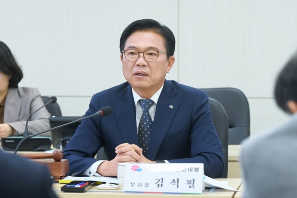 천안시 노사민정협의회는 18일 시청 재난안전상황실에서 ‘2025년 하반기 노사민정협의회 본회의’를 개최했다. @천안시