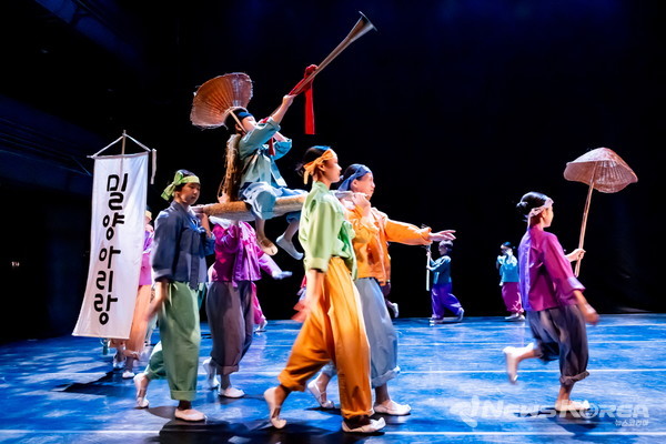 밀양아리랑예술단 '날 좀 보소'  @(재)예술경영지원센터