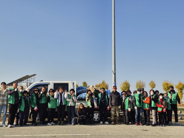 회원들 도로변 쓰레기 수거 @아산시