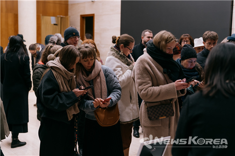 공연 대기중인 관객들 @주체코대한민국대사관 문화홍보관