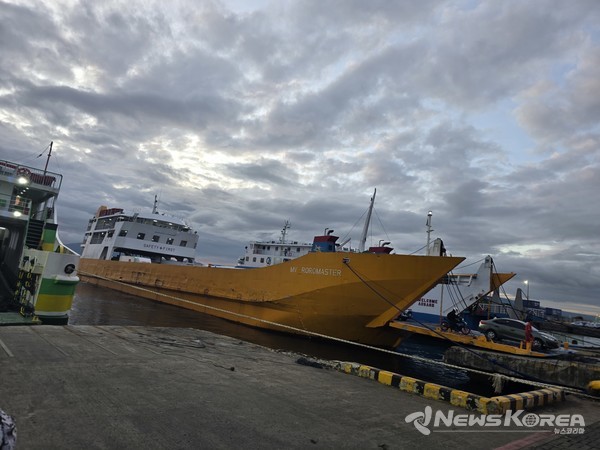 각 섬으로 향하는 선박들이 바탕가스 항구에 정박중이다.  @뉴스코리아 최신 특파원