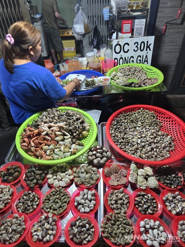 간식으로 즐겨찾는 작은 소라들이 풍성해 보인다. @뉴스코리아 이웅연 특파원