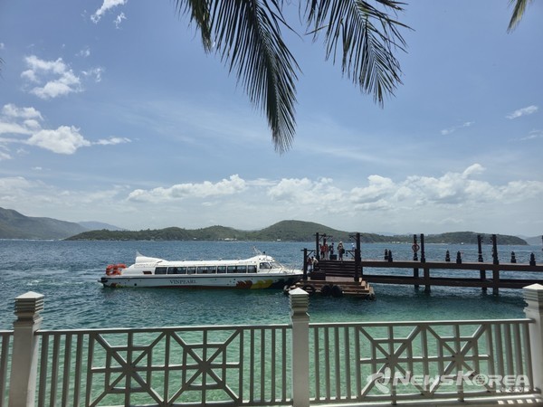 혼땀 해변 액티비티장 옆의 혼땀 리조트앞 해변의 모습 @뉴스코리아 이웅연 특파원