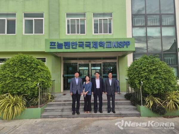 김경협 재외동포청장이 재캄보디아한인회 창립 30주년을 맞아 캄보디아 프놈펜을 방문 했다. @재외동포청 제공